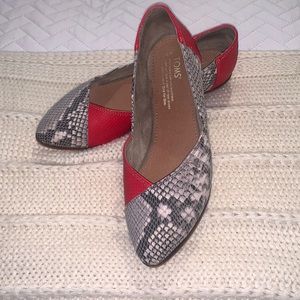 Tom’s snake skin pattern red and gray flats